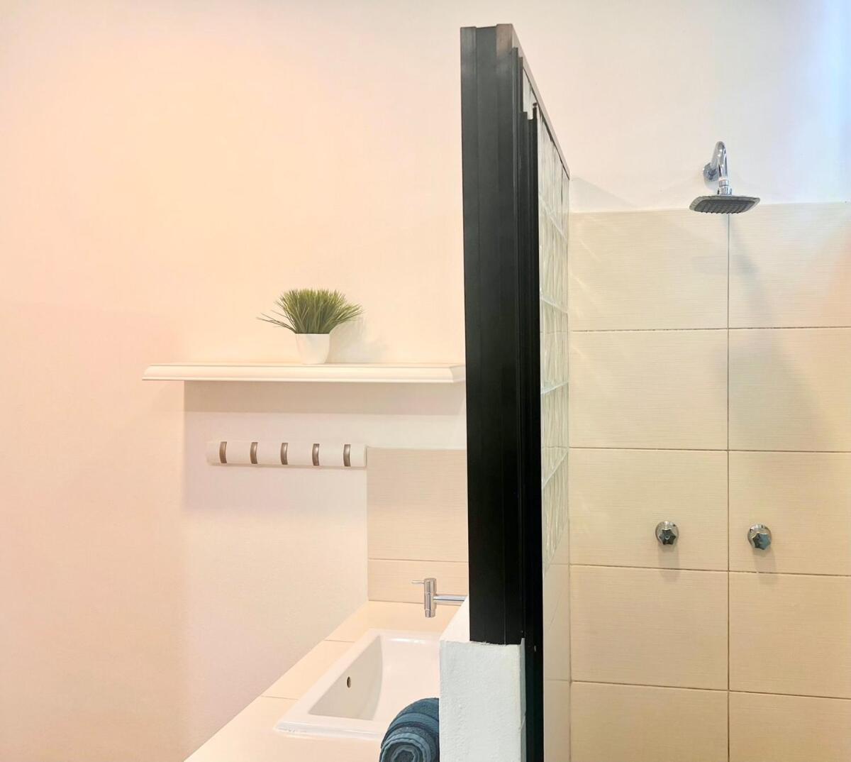 Pearl, 5 Minutes Walk To The Private Villa *